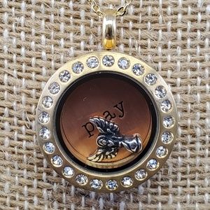 Origami Owl Mini locket with "Pray" plate & Angel